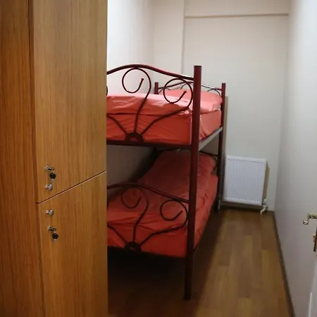 Goekce - Only Men Hostel *