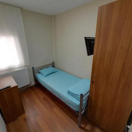 Goekce - Only Men Hostel *
