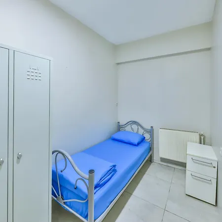 Goekce - Only Men Hostel *