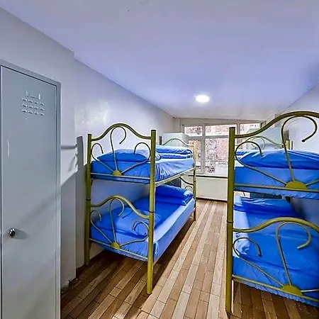 Goekce - Only Men Hostal Estambul
