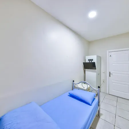 Goekce - Only Men Hostel *